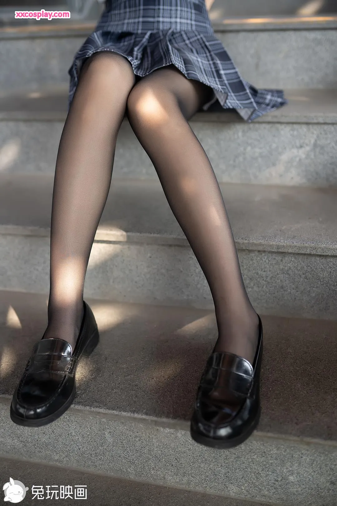 兔玩电影：楼梯上的黑丝